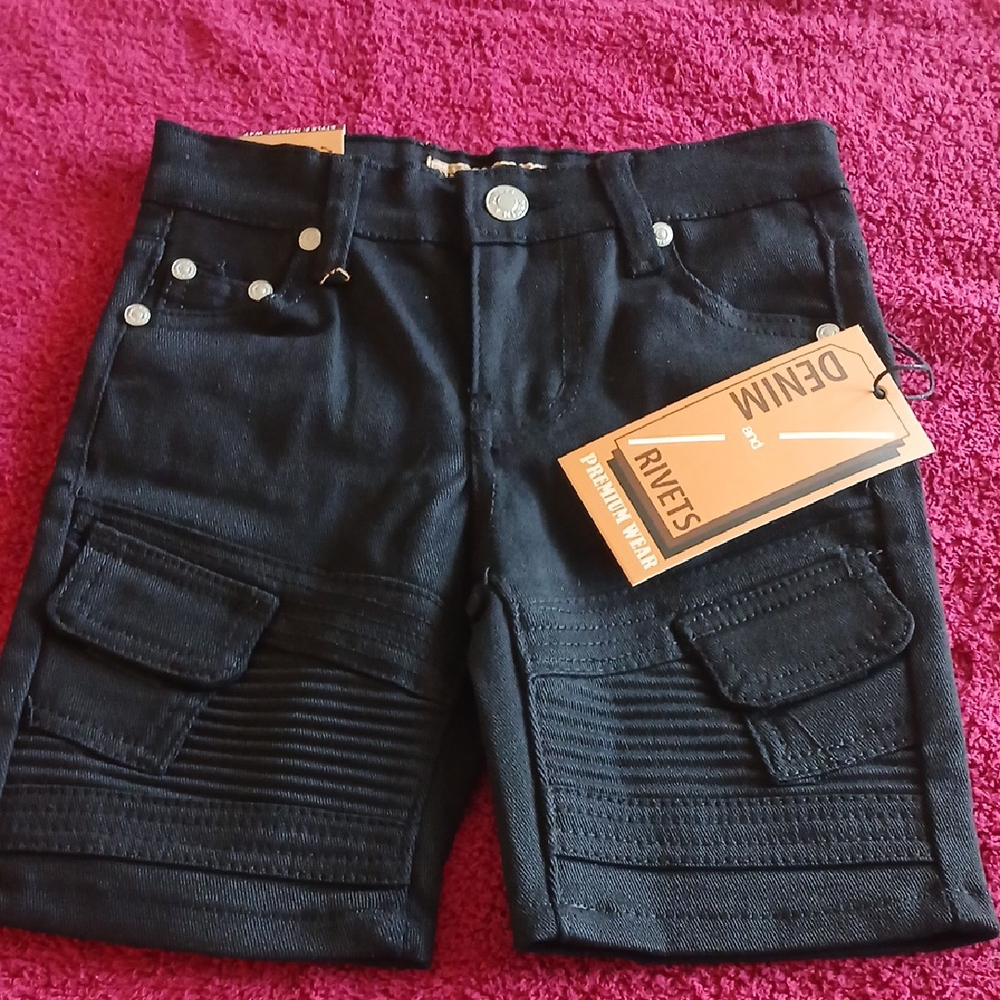 Trendy Black Cargo Shorts
